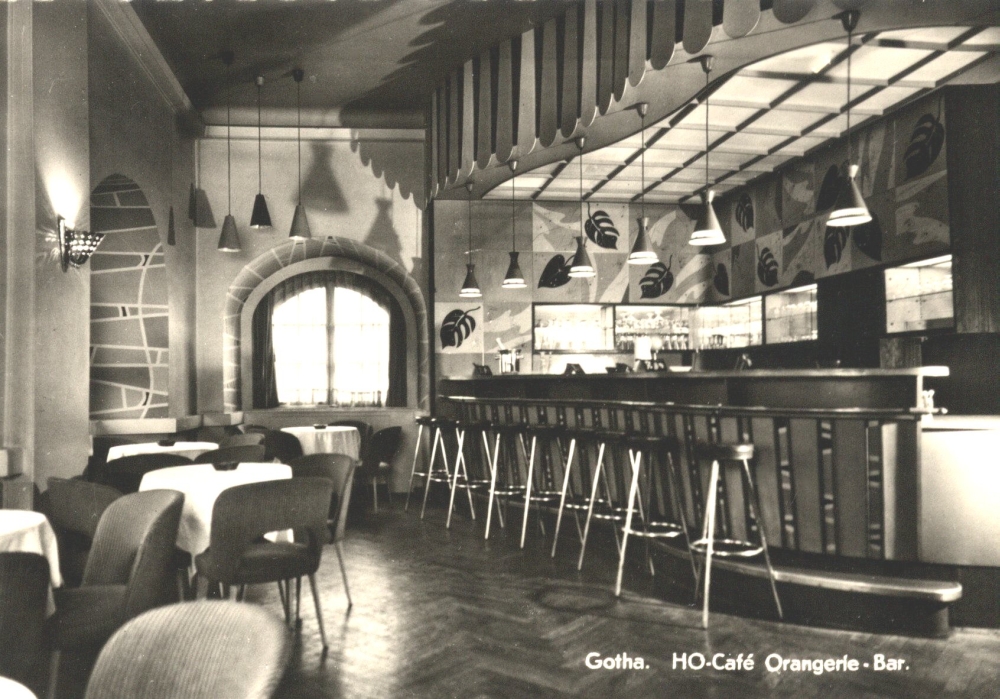 „Letzte Bestellungen, bitte!“, hieß es am 31. Dezember 1986: Trotz zweier Renovierungen in den Jahren 1978 und 1981 schloss das „Orangerie-Café“ (hier die Bar im Obergeschoss) für immer seine Türen. (Foto: Altstadtverein)